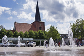 Markt und Stadtkirche in Neustadt in Holstein