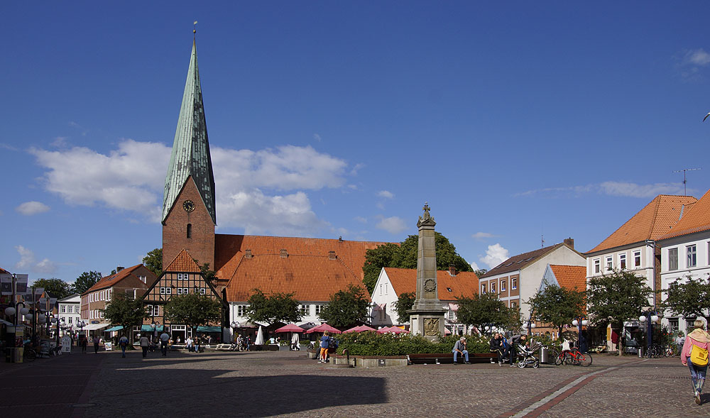 Eutin Marktplatz im Sommer © TraverMedia